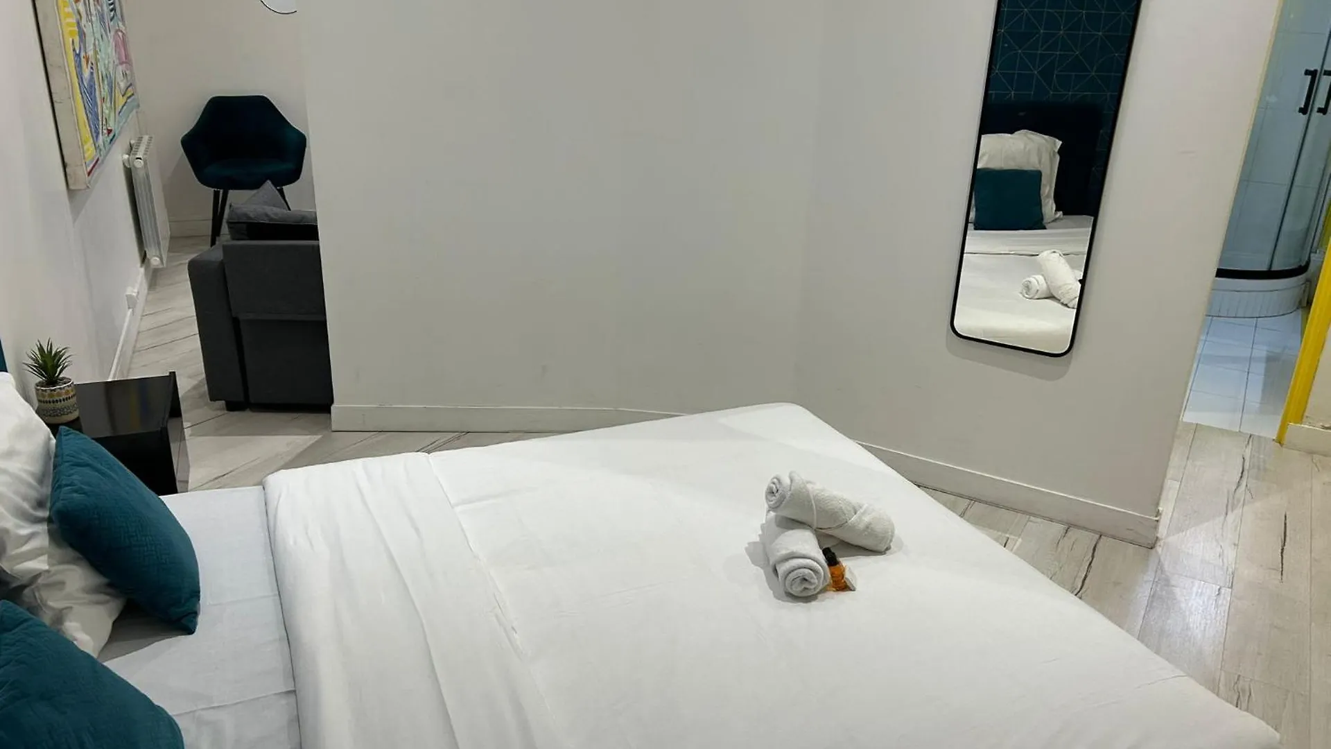 Modern Apartment - Batignolles Paris