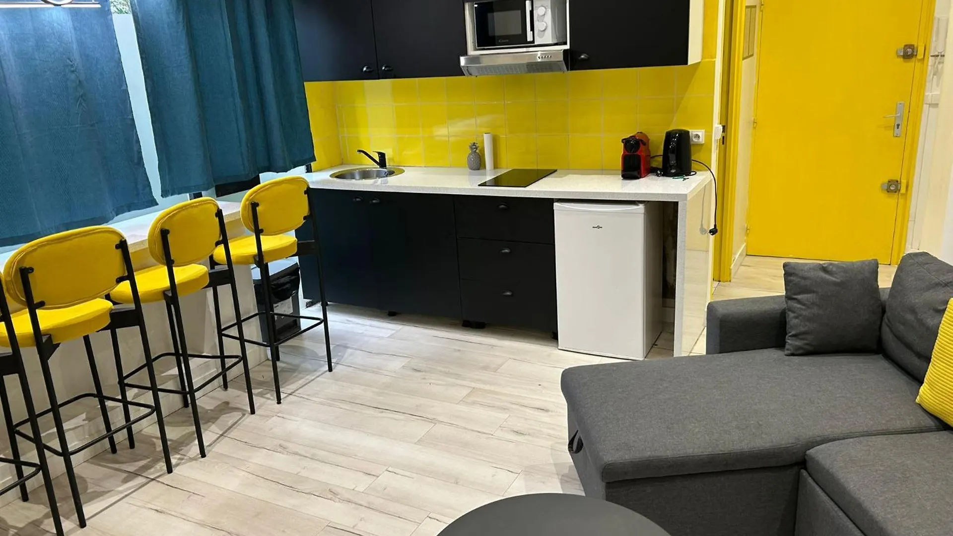 Modern Apartment - Batignolles Paris France